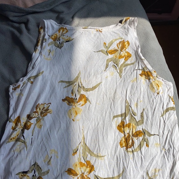 Dynamite Flower Pattern Tank Top - Picture 5 of 5